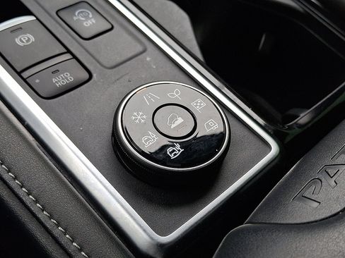 Certified 2023 Nissan Pathfinder SL w/ Black Appearance Package image 19