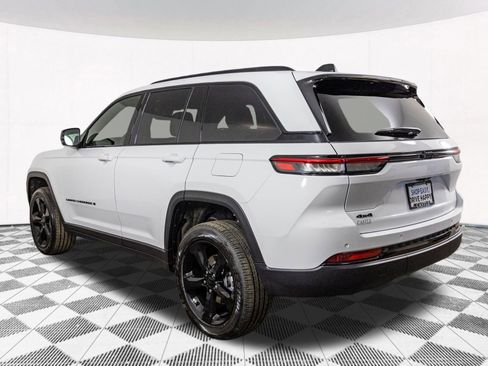 New 2025 Jeep Grand Cherokee Laredo image 11