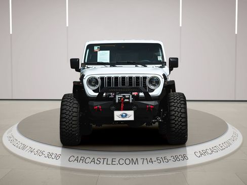 Used 2024 Jeep Wrangler Unlimited Sahara AWD/4WD image 9