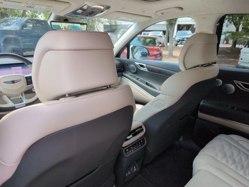 Used 2025 Genesis GV80 3.5T AWD/4WD image 22