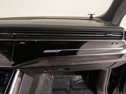 Used 2023 Audi Q8 Prestige AWD/4WD image 28