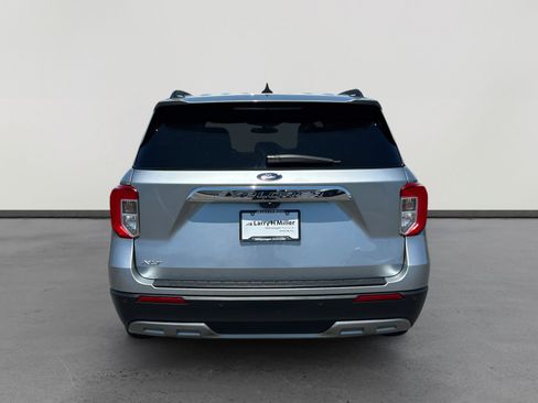 Used 2024 Ford Explorer XLT w/ Equipment Group 202A RWD image 4
