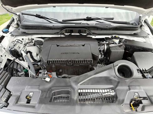 Used 2023 Honda Pilot Touring image 11