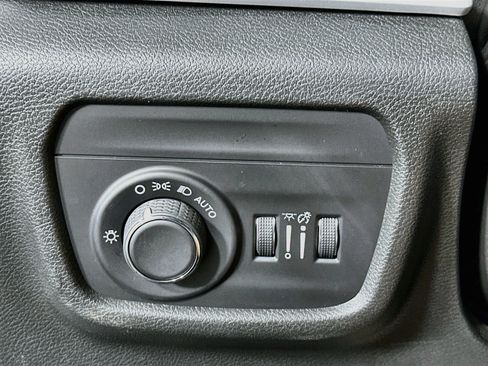 Used 2023 Jeep Grand Cherokee L Laredo AWD/4WD image 19