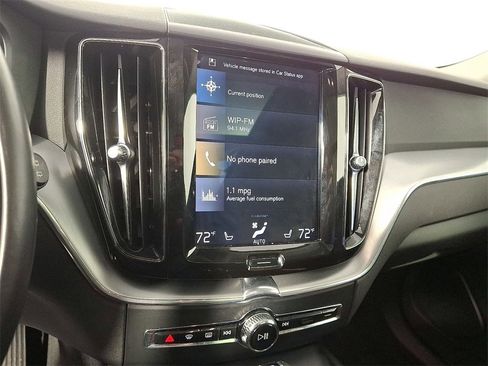 Used 2018 Volvo XC60 T5 Momentum w/ Vision Package image 17