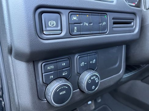 Used 2021 Chevrolet Suburban RST w/ Luxury Package image 29