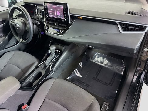 Used 2021 Toyota Corolla LE image 29