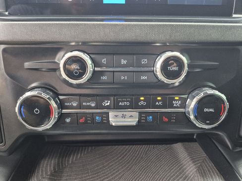 Certified 2024 Ford F250 Platinum w/ FX4 Off-Road Package image 23