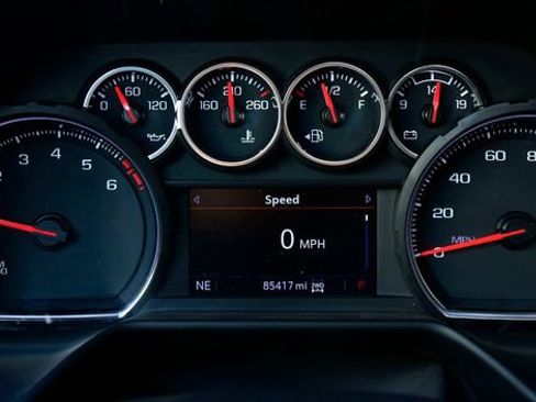 Used 2021 Chevrolet Suburban RST w/ Luxury Package image 35