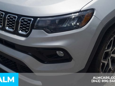 Used 2025 Jeep Compass Limited AWD/4WD image 11