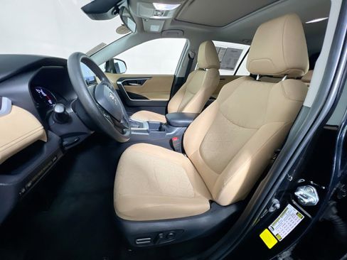 Used 2025 Toyota RAV4 XLE w/ Convenience Package FWD image 14