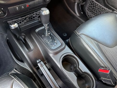 Used 2015 Jeep Wrangler Unlimited Sport AWD/4WD image 32