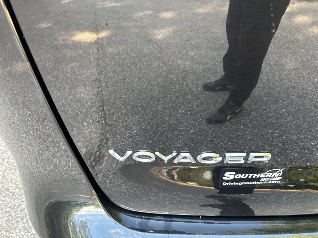 Used 2022 Chrysler Voyager LX FWD image 10