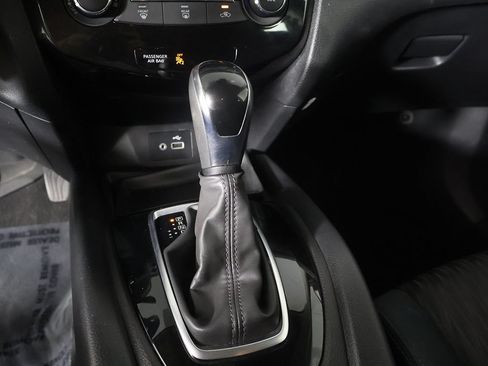 Used 2019 Nissan Rogue S AWD/4WD image 41