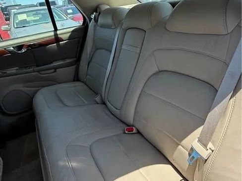 Used 2005 Cadillac De Ville w/ Equipment Group FWD image 7