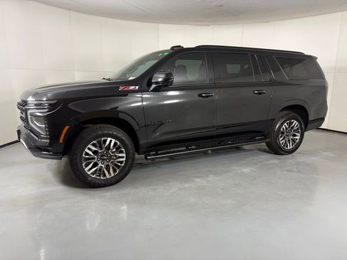 Used 2025 Chevrolet Suburban Z71 image 5