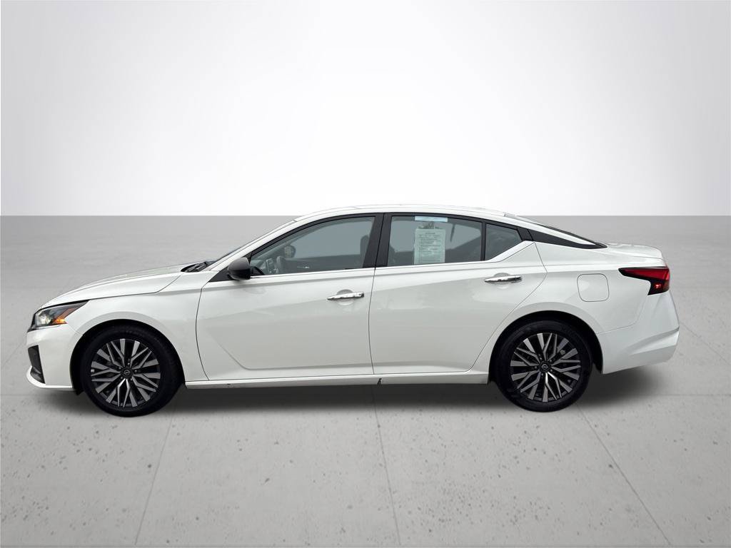 Used 2025 Nissan Altima 2.5 SV FWD image 10