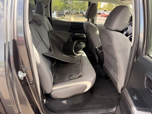 Used 2021 Toyota Tacoma SR5 w/ Technology Package AWD/4WD image 9