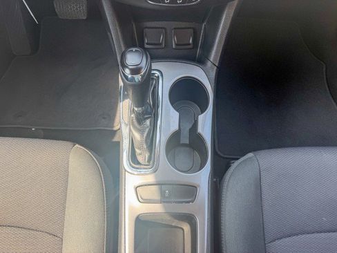 Used 2017 Chevrolet Cruze LT FWD image 12