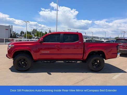 Used 2018 Toyota Tacoma SR5 AWD/4WD image 7