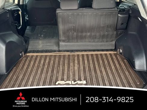 Used 2022 Toyota RAV4 LE AWD/4WD image 17