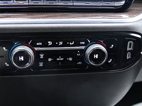 Used 2024 Chevrolet Silverado 1500 LT image 25