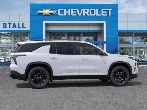 Used 2026 Chevrolet Traverse LT w/ Midnight/Sport Edition FWD image 5