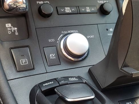 Used 2012 Lexus CT 200h Premium w/ Leather Pkg FWD image 32