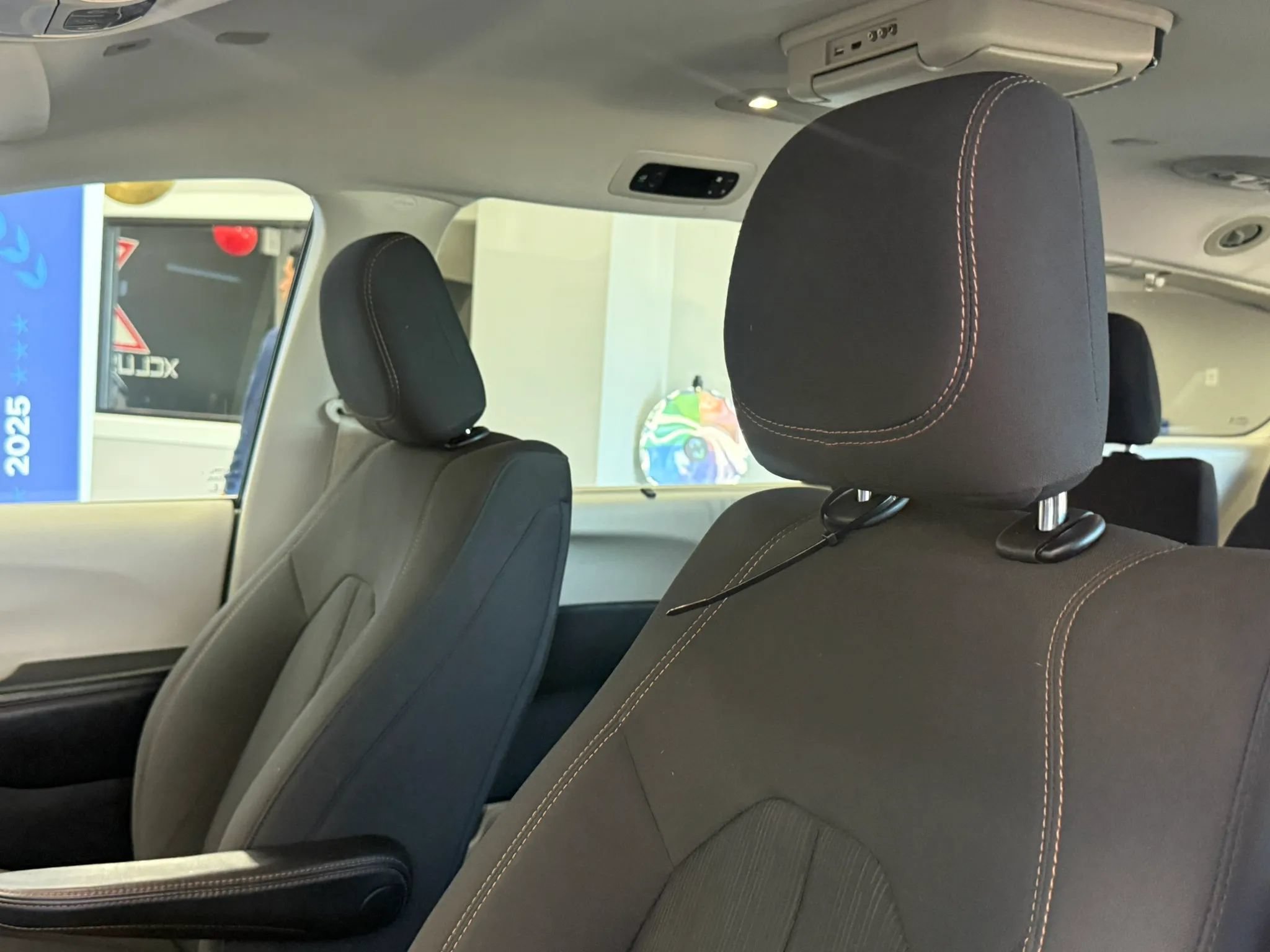 Used 2018 Chrysler Pacifica Touring Plus w/ Tire & Wheel Group FWD image 9