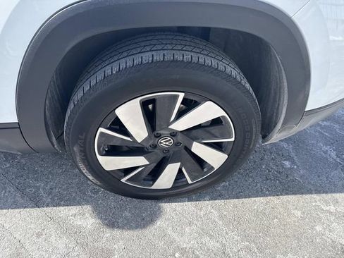 Used 2024 Volkswagen Atlas Cross Sport SE image 17