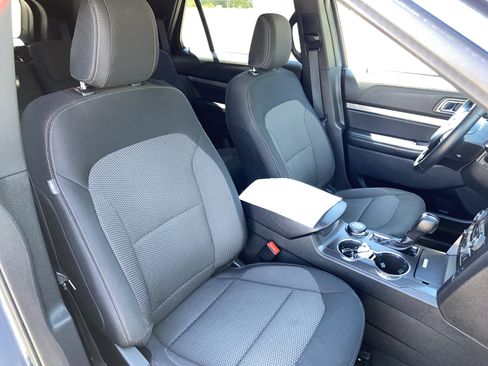 Used 2018 Ford Explorer XLT w/ Equipment Group 201A AWD/4WD image 11