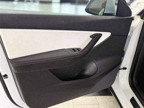 Used 2021 Tesla Model Y Long Range AWD/4WD image 8