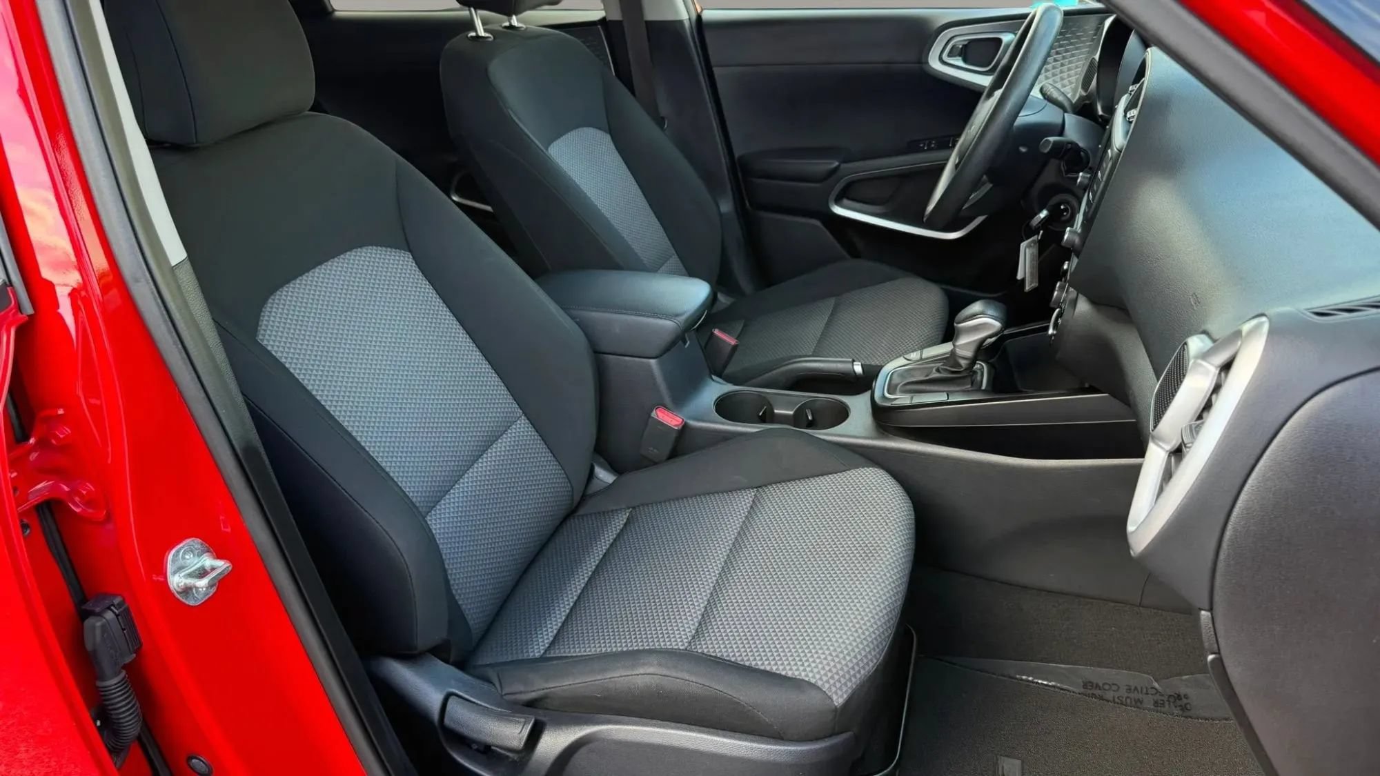 Used 2024 Kia Soul LX w/ LX Technology Package FWD image 28