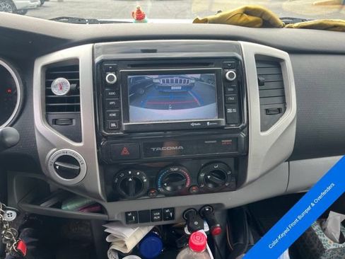 Used 2015 Toyota Tacoma 4x4 Double Cab w/ Limited Package image 8
