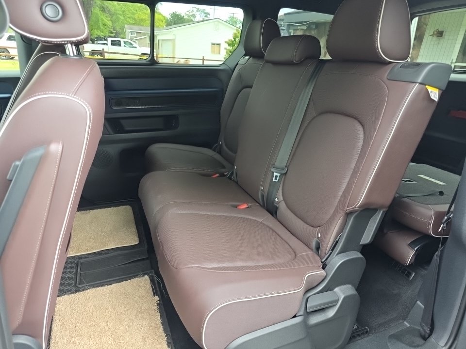 Used 2025 Volkswagen ID. Buzz 1st Edition RWD image 14