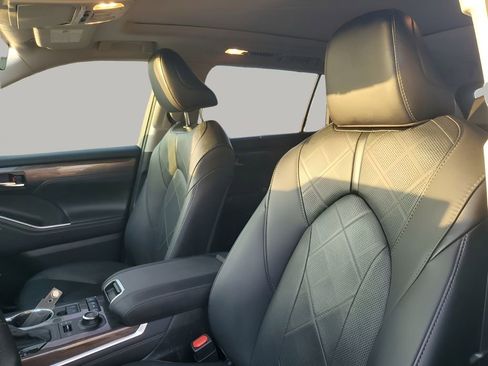 Used 2020 Toyota Highlander Platinum image 31