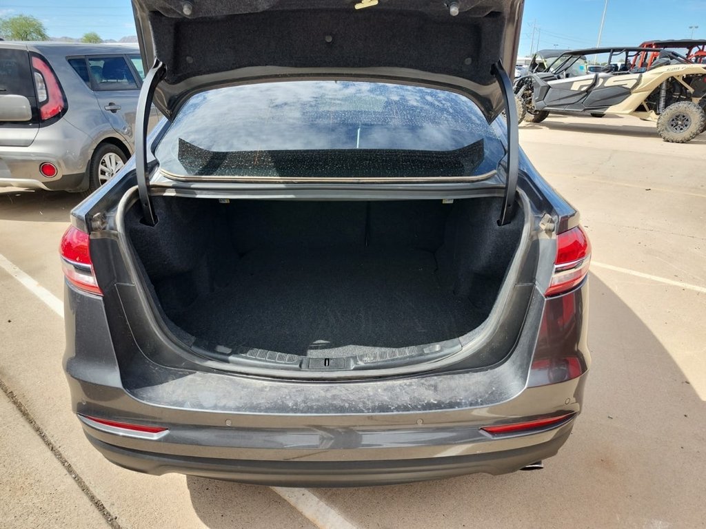 Used 2020 Ford Fusion SE FWD image 12