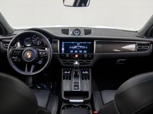 Certified 2025 Porsche Macan GTS image 11