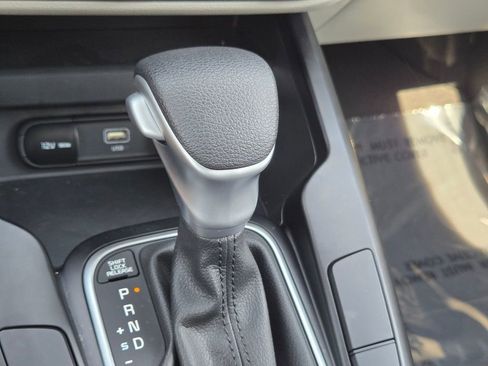 Used 2025 Kia Soul LX FWD image 27