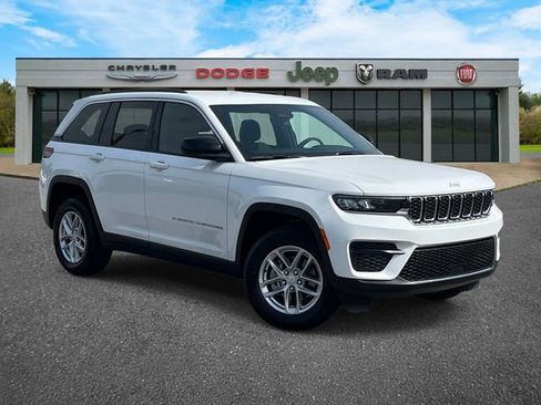 New 2026 Jeep Grand Cherokee Laredo AWD/4WD image 2