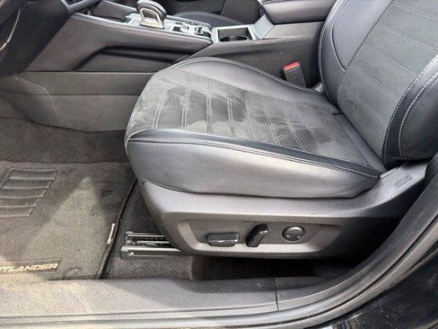 Used 2024 Mitsubishi Outlander SE image 22