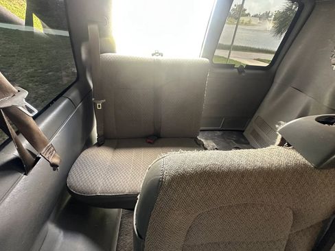 Used 2017 Chevrolet Express 3500 LT w/ LT Preferred Equipment Group RWD image 16