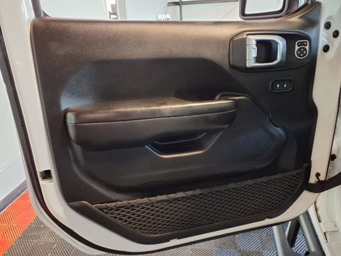 Used 2019 Jeep Wrangler Unlimited Sport S AWD/4WD image 11