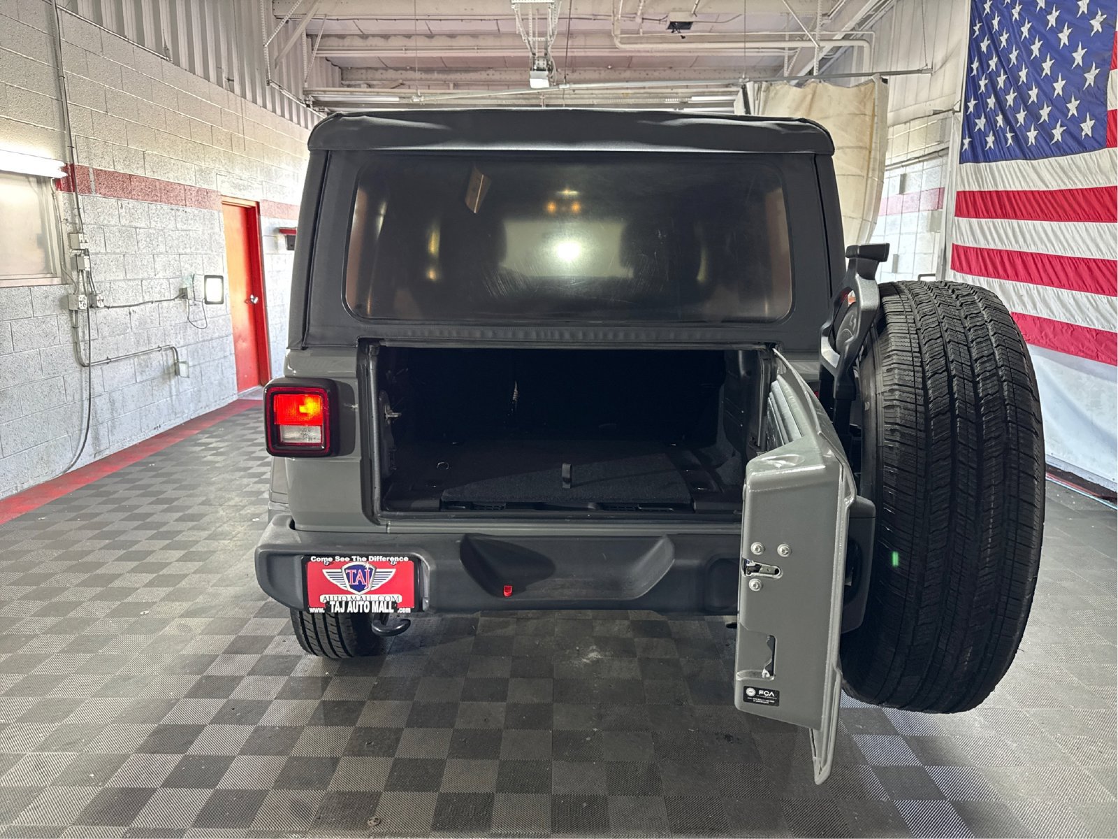 Used 2021 Jeep Wrangler Unlimited Sport AWD/4WD image 12
