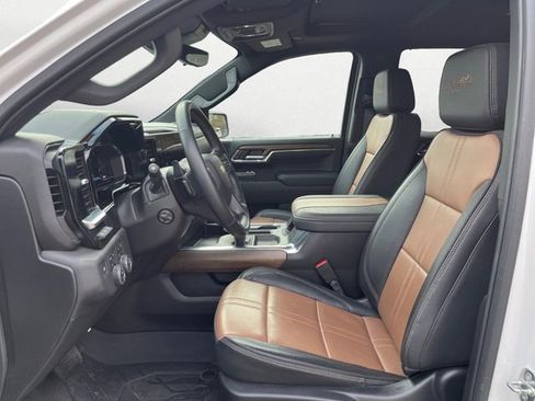 Used 2024 Chevrolet Silverado 1500 High Country w/ High Country Premium Package image 10