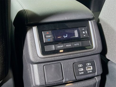 Used 2024 Subaru Ascent Premium w/ Convenience Package image 24