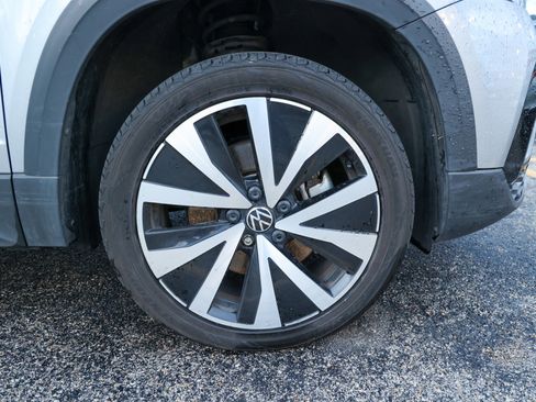 Used 2024 Volkswagen Taos SE image 7