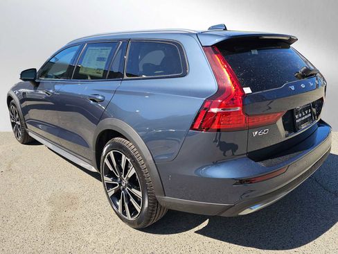 New 2026 Volvo V60 B5 Cross Country Ultra w/ Climate Package image 5