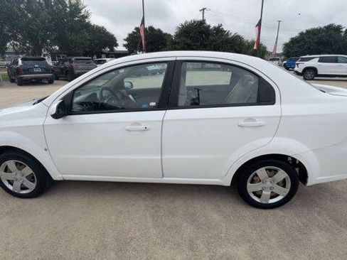 Used 2009 Chevrolet Aveo LT w/ Power and Convenience Package FWD image 5