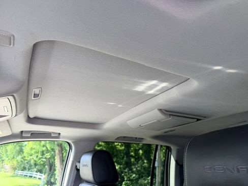 Used 2015 GMC Yukon XL Denali w/ Open Road Package RWD image 13
